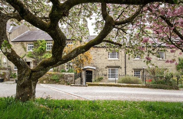 Gorgeous cosy dog friendly Nidderdale cottage built 1780 short walk to shops