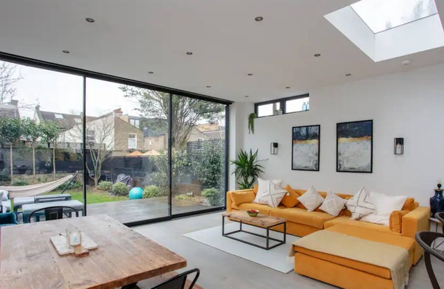 Gorgeous, Designer 3BD Garden House in NW London!