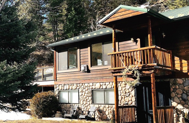GORGEOUS Estes Park, Allenspark, Lyons CO 4BR Riverfront Home