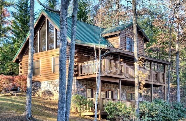 Gorgeous Five Star Cabin - Views for Days!!
