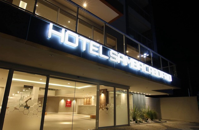 GORGEOUS FLAT ON THE PASS !!!