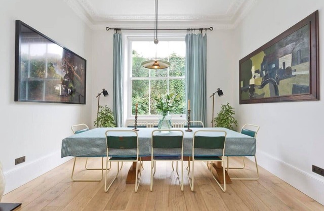 Gorgeous & Grand 5 Bed House, Holland Park