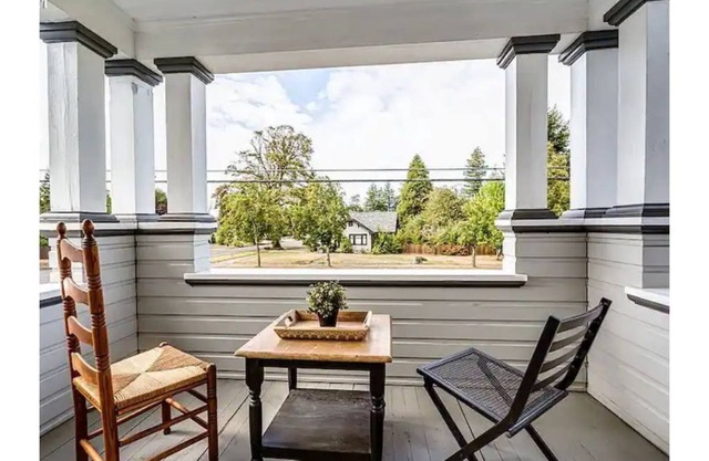 Gorgeous historical home close to everything!
