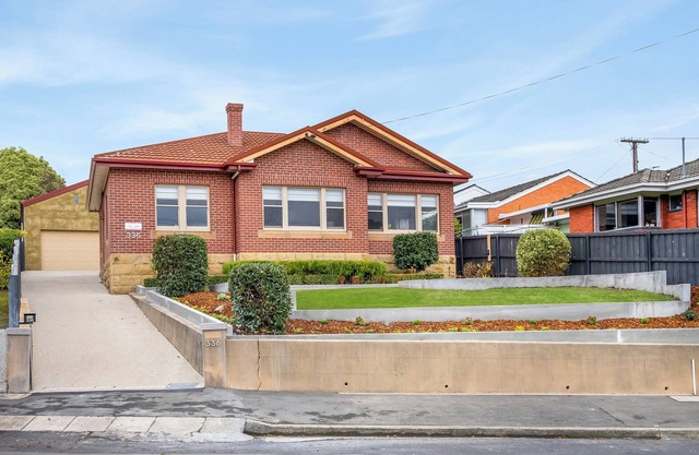 Gorgeous Hobart Accommodation: "Park on Park" 4 bedrooms, sleeps 7, 2 bathrooms