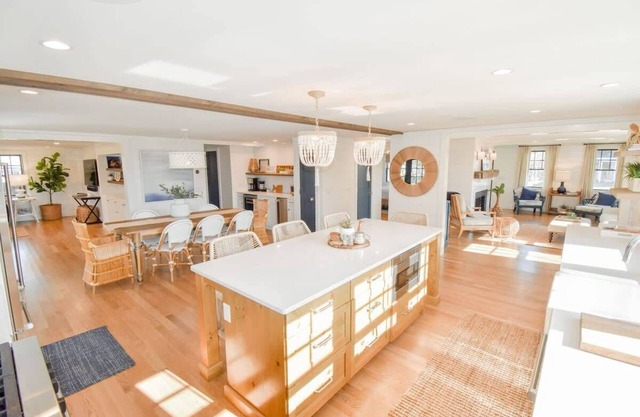 Gorgeous Home 2 Min Walk to Beach!