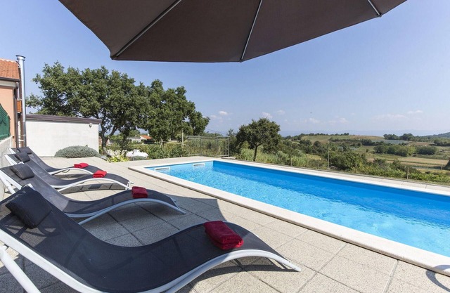 Gorgeous home in Novaki Motovunski