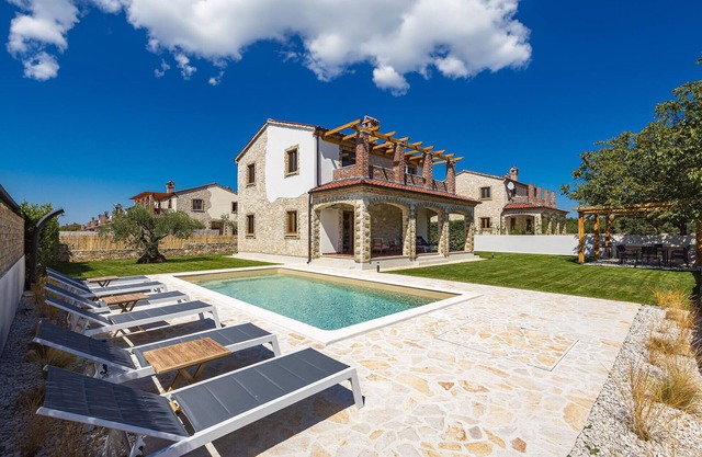 Gorgeous home in Cabrunici with WiFi