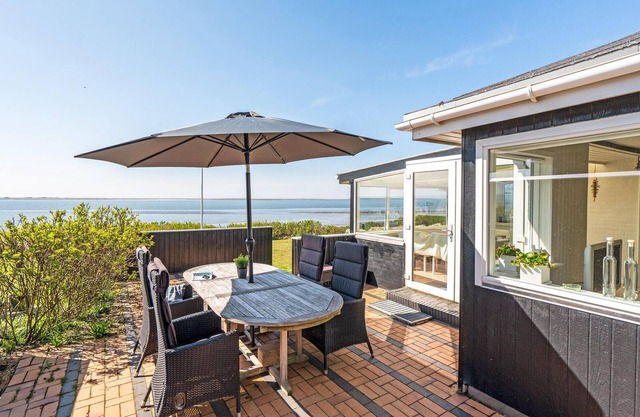 Gorgeous home in Esbjerg V with WiFi