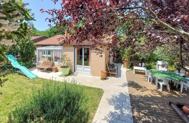 Gorgeous home in Francheville with WiFi
