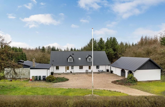 Gorgeous home in Hejnsvig with WiFi