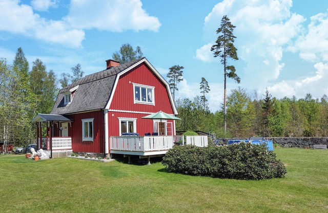 Gorgeous home in Lönsboda with WiFi