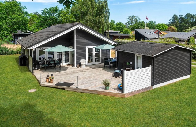 Gorgeous home in Samsø with kitchen