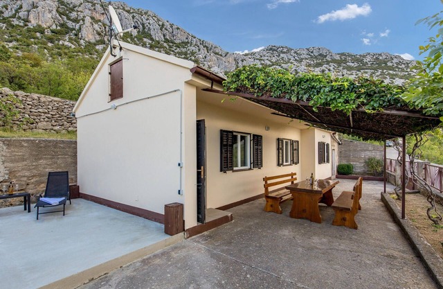 Gorgeous home in Stinica with WiFi
