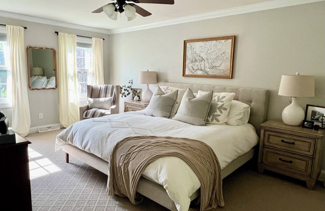 Gorgeous home close to track- Pool and Lake access