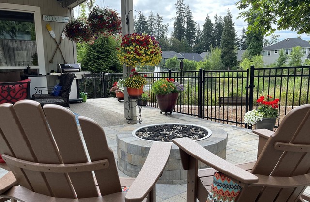 Gorgeous Home with River Access, Outdoor living, Hot Tub & Close to Wine Country