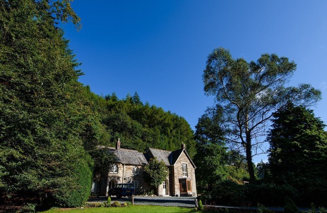 Gorgeous house in spectacular secluded grounds, with beaches nearby