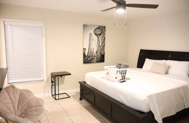 Gorgeous King Master Suite with Private Lavatory