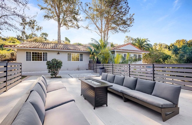 Gorgeous La Jolla, Walk to Beach & Kayaking, Dog Friendly, Hot Tub, Fire Pit