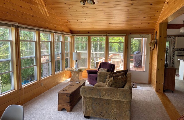 Gorgeous Lake of the Woods Cabin
