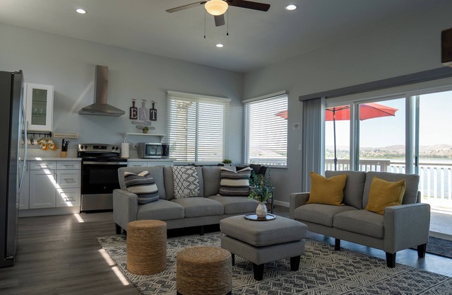 Gorgeous Lake Front Home w/Boat access Unit 2