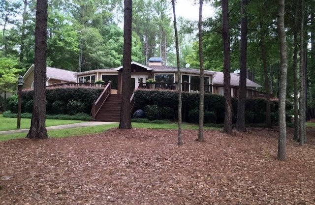 Gorgeous Lake Front Home Reynolds Close to The Ritz