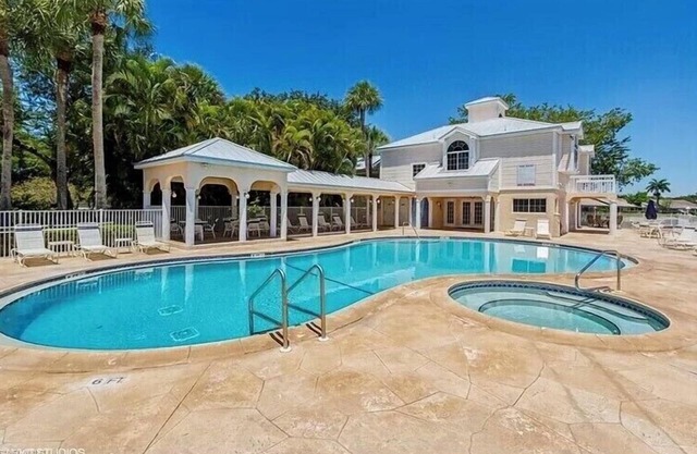 GORGEOUS - LAKEFRONT CARRIAGE HOME-1ST FLOOR LIVING-2 BED/2 BATH-2 POOLS