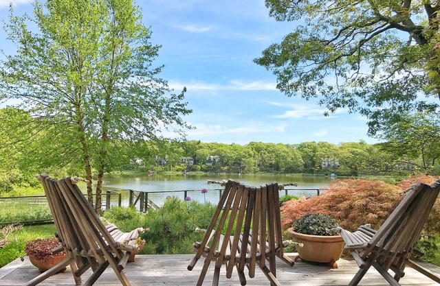 Gorgeous lakefront retreat