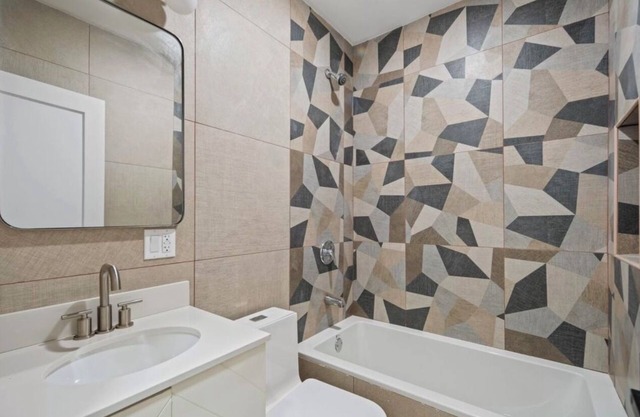 GORGEOUS Large Charming HOME with 3baths, Central Air, Washer/Dryer, Parking