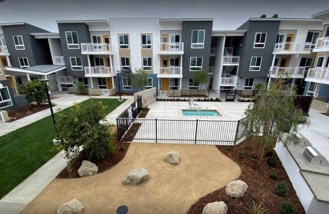 Gorgeous Luxury Apartment 5 minute drive to the Beach