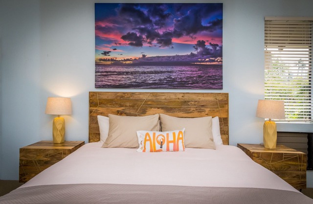 Gorgeous Luxury Ocean View Top Floor Corner Unit, AC, Pool, Free Parking, Wifi
