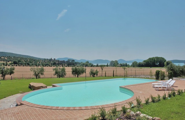 Gorgeous Mansion in Monte del Lago with Lake View
