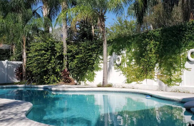 Gorgeous mansion on historic South Claiborne Avenue in Uptown New Orleans! n