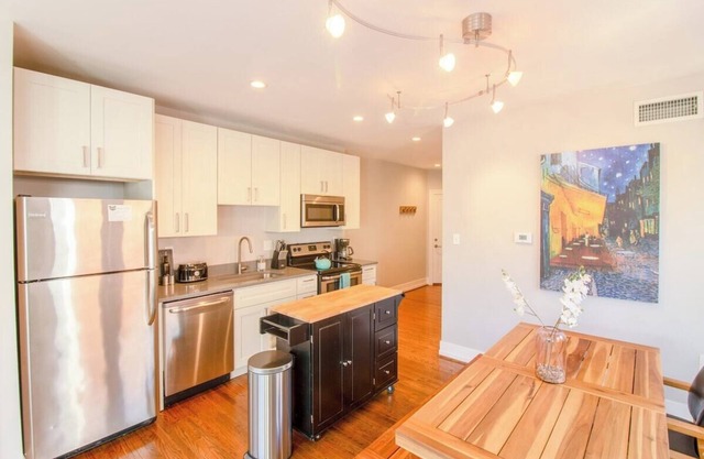 Gorgeous Minimalist Gem w/Fenced Backyard + W/D