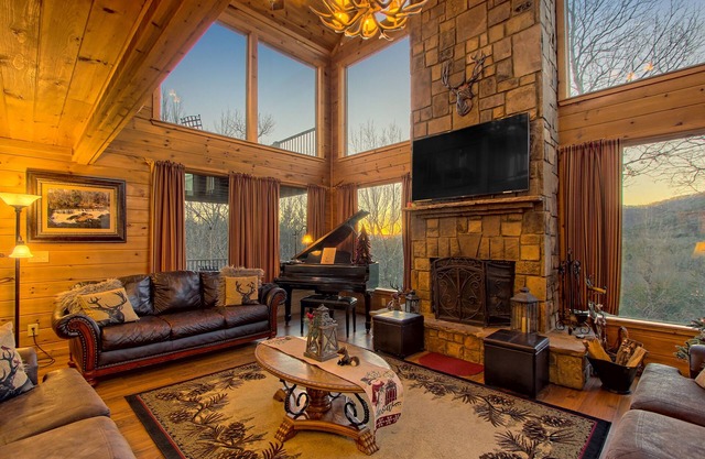 Gorgeous Mountain Home with Hot Tub, Billiards, Three Main Suites, and Views