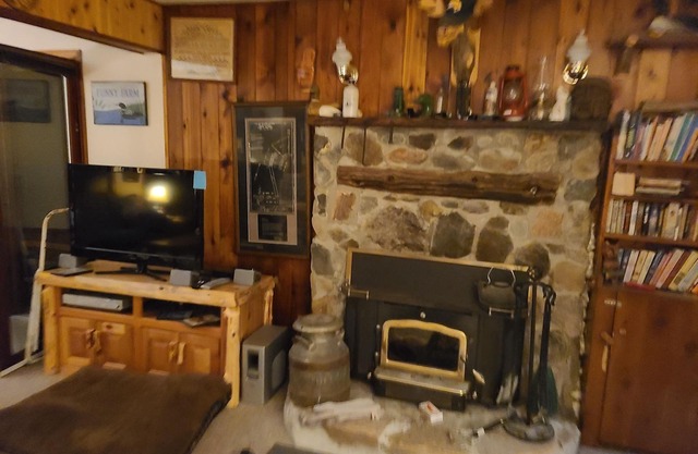 Gorgeous Muskoka Lake front resort property. Listing 2808244 plus the Bunkie