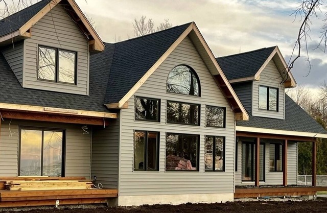Gorgeous New Build on Lake Simcoe - clear, sandy swimming with the best sunsets!
