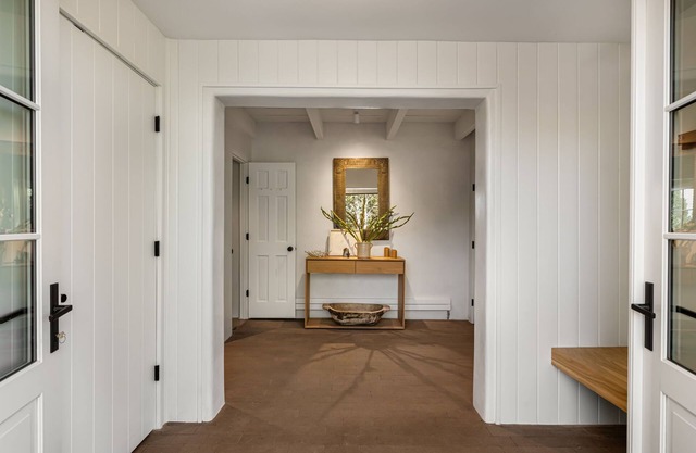 Gorgeous Newly Renovated Luxury Home Located 1 mile to Plaza Avail May 23- Aug 7