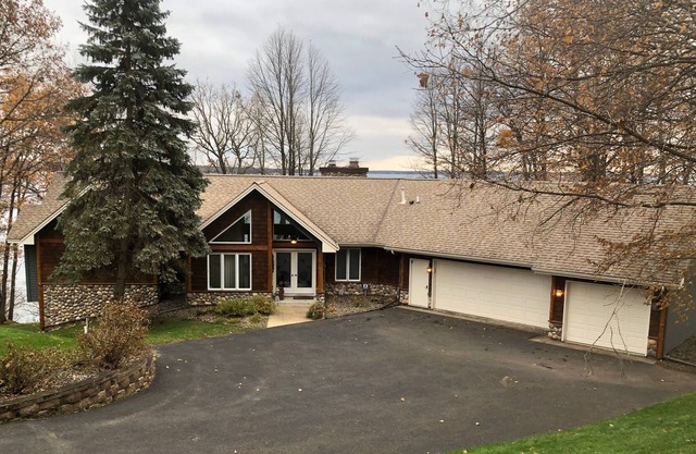 Gorgeous Nisswa Gull Lake home near Grand View Lodge in Brainerd-lakes area