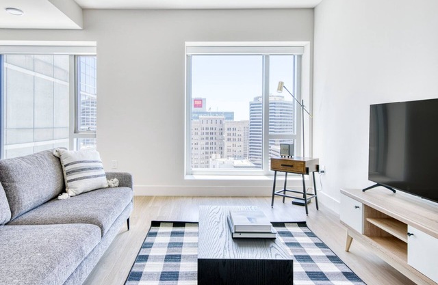 Gorgeous Oakland 1BR w/AC, W/D, Sky Deck, next to BART, by Blueground