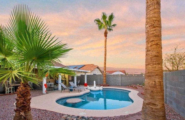 GORGEOUS OASIS! 3BR 2 BA Full House W/Heated Pool