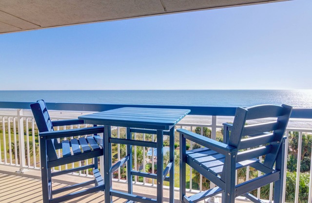 Gorgeous Ocean Front Suite + Onsite Pool