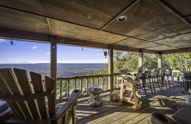Gorgeous panoramic mountain views from the hot tub!