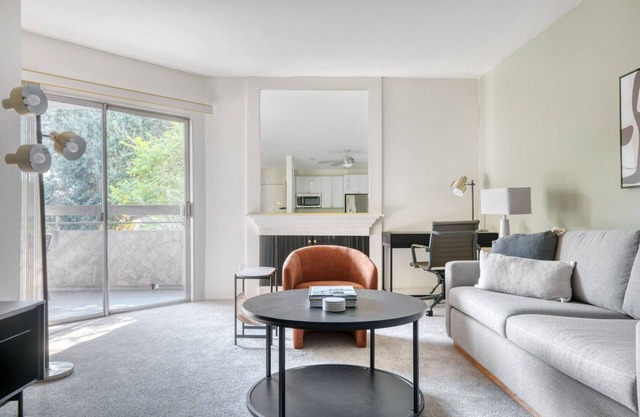Gorgeous Pasadena 1BR w/Gym & Pool, nr Colorado Ave, by Blueground
