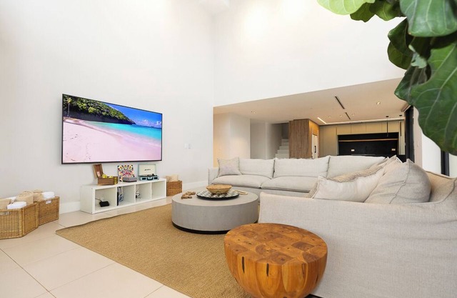 Gorgeous Penthouse 4 Bdr + 4.5 bthr/Beach access 🏖️🌊 Gated community - Superb Location