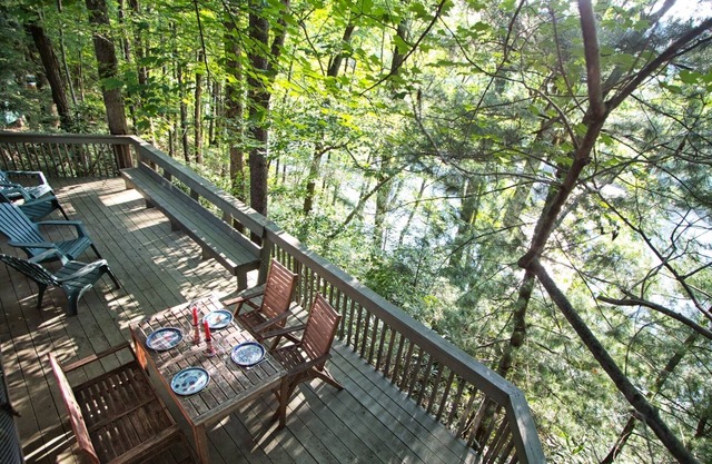 Gorgeous, Private Home on the Yough River with Hot Tub