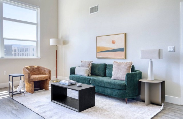 Gorgeous Redwood City 2BR w/A/C, Gym & W/D, nr Caltrain, by Blueground