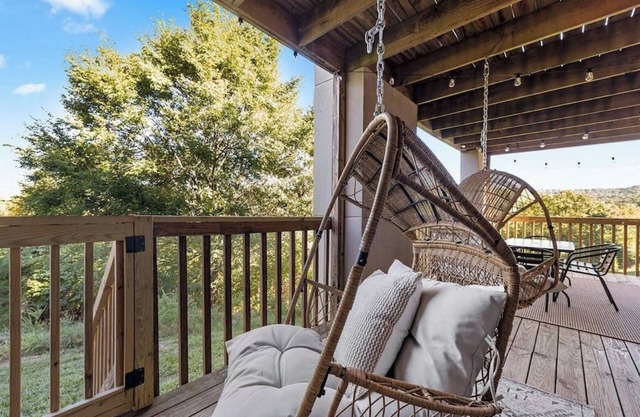 Gorgeous Remodel, walk to lake @ Indian Point!