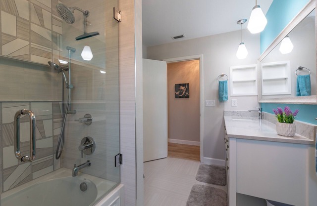 Gorgeous Remodeled Near Nokomis Beach Survived HURRICANE - CAN WE HELP?