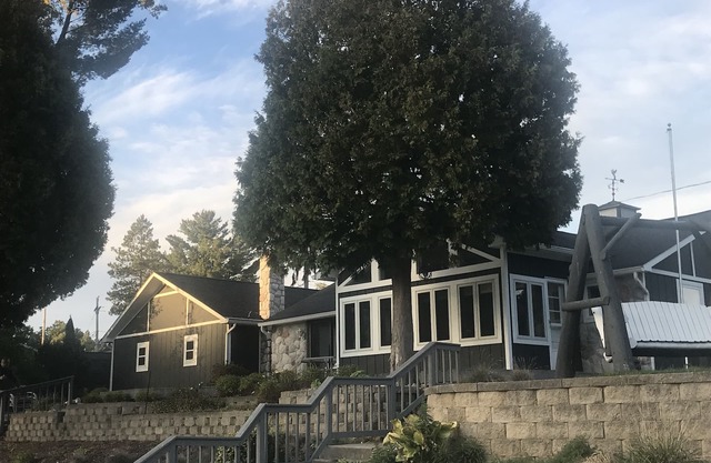 Gorgeous renovated cottage on Croton Pond