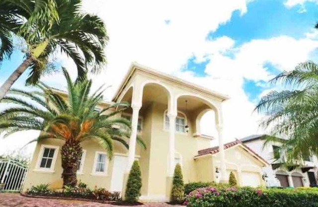 Gorgeous single house in Miami, Florida.